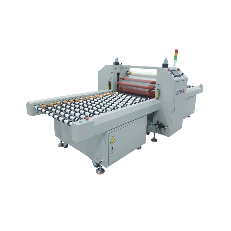 How can the lamination process of an aluminum plate glass laminating machine be optimized to reduce bubble formation?